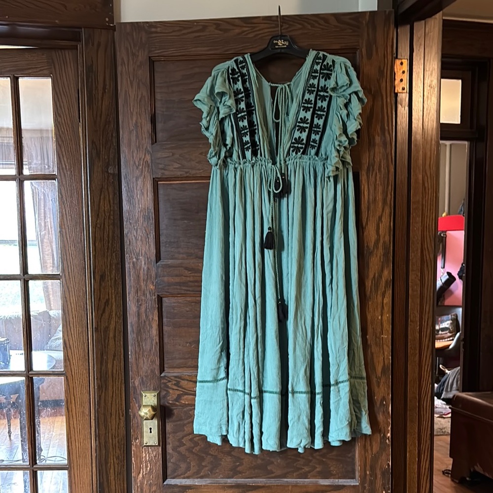Gorgeous Free People free-size embroidered green summer caftan dress